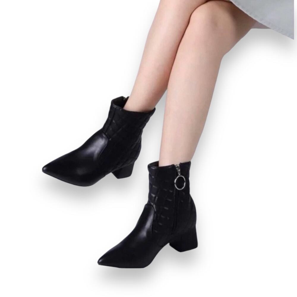 Trary quilted pointed toe ankle boot NEW Size 9